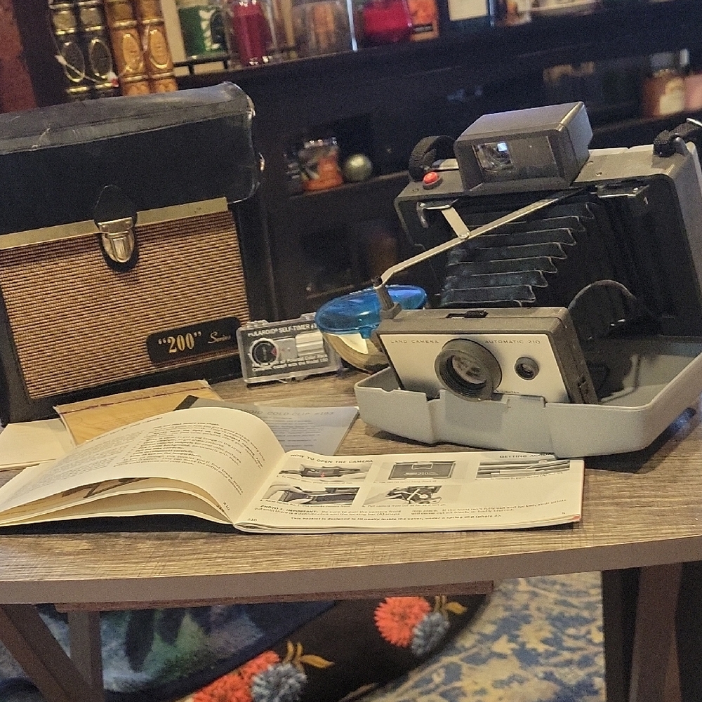 Polaroid Vintage 210 Auto.Land Camera,all Acessories Incl.Accordian type/ GUC